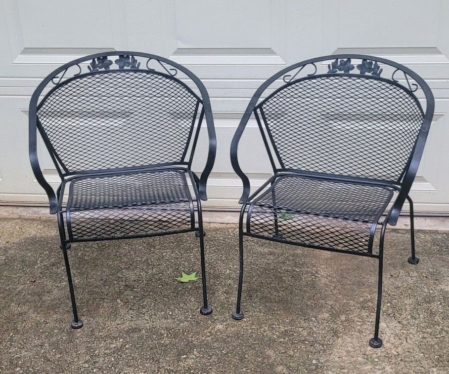 2 Wrought Iron Patio Furniture Chairs