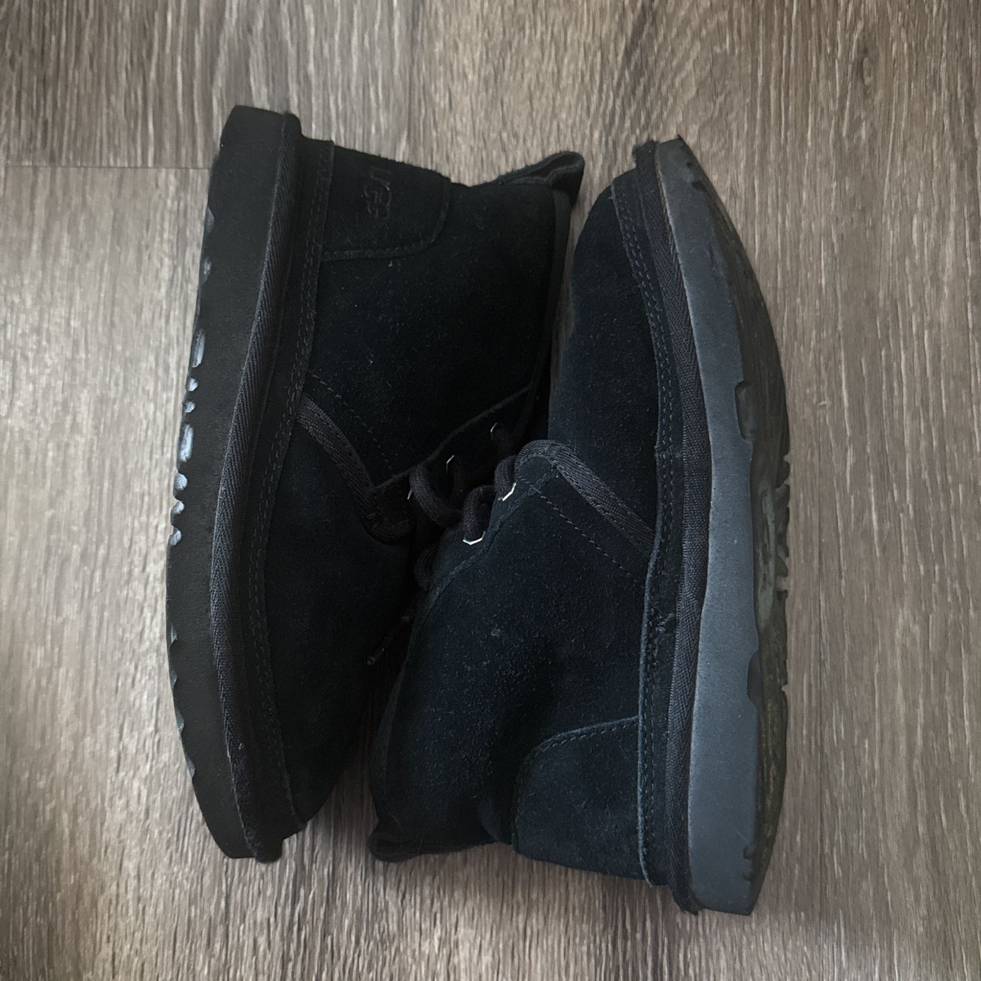 Boys Ugg Boot Sz 2y