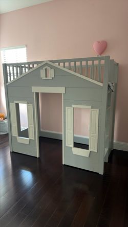 Twin bed from pottery barn in perfect condition