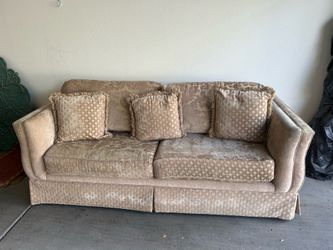 Queen Sleeper Sofa / Pull-Out Couch – Good Condition
