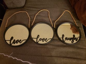 Hanging mirror plaques