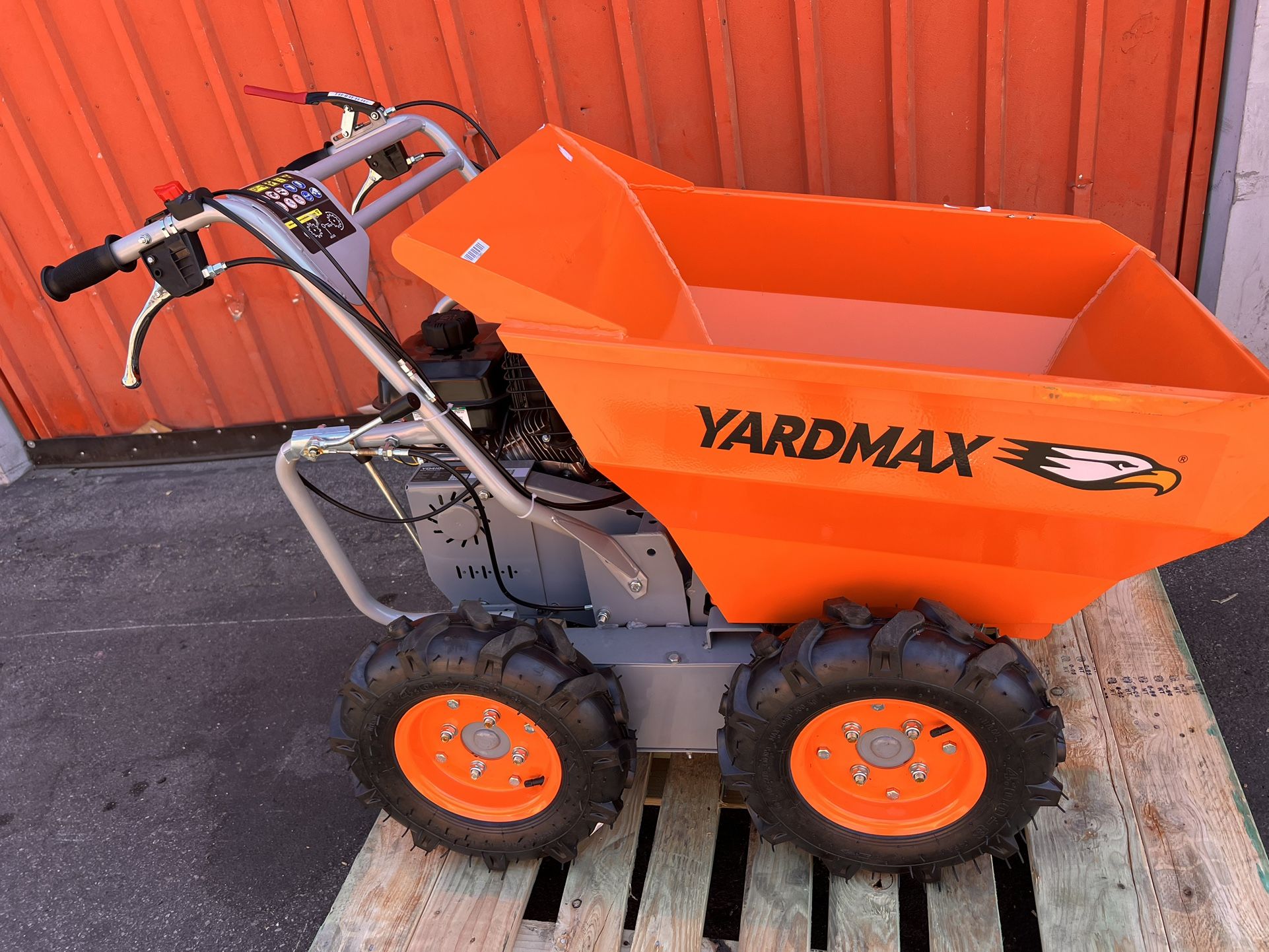 YARDMAX YD4103 Power Wheelbarrow, 660lb. Capacity, Briggs CR950, 6.5 hp, 208cc
