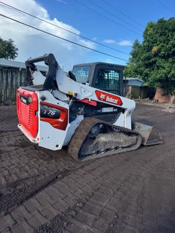 Bobcat Y Camion