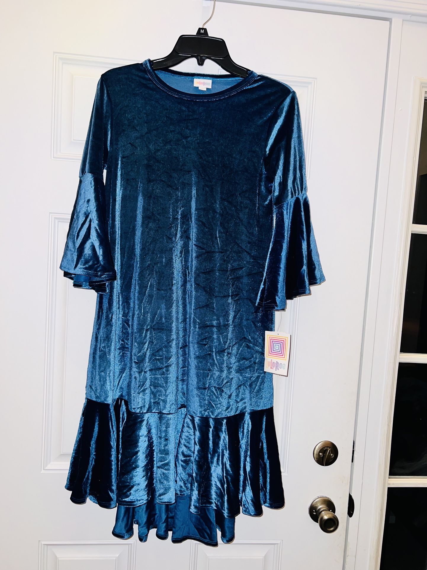 nice womèn dress size (xs) new with tag only $20