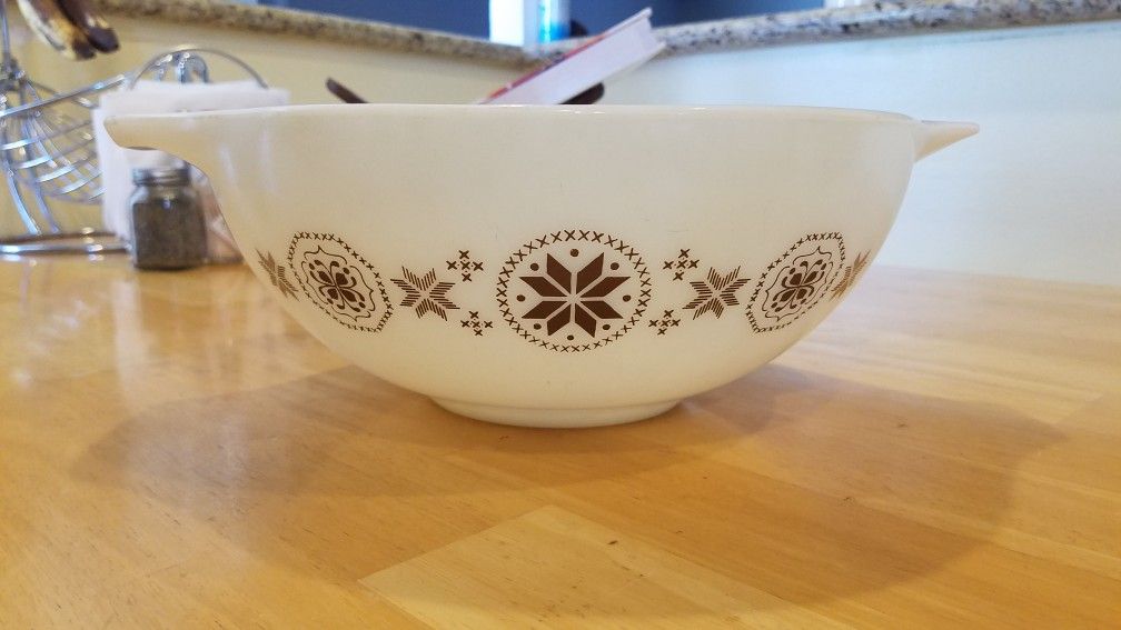 Pyrex 4 Qt Town & Country Cinderella Bowl