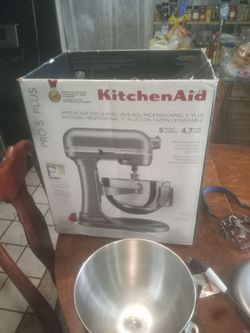 Kitchen Aide mixer barley nee