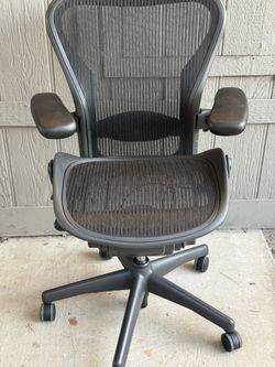 Herman Miller Aeron Chair Size B