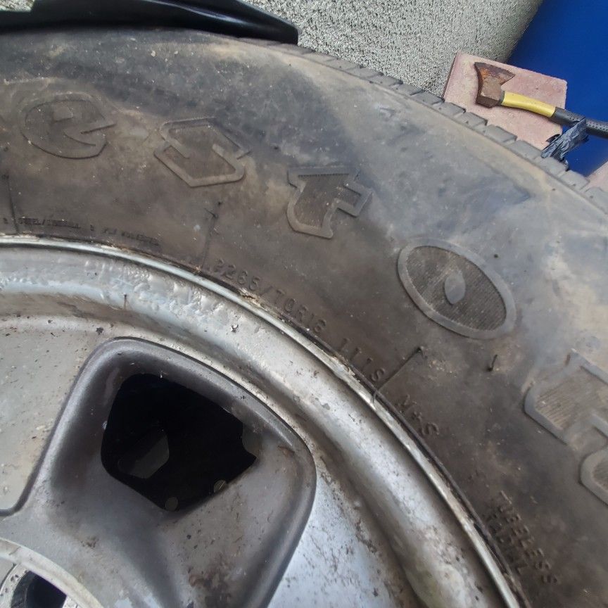 USED 265 70 16 TIRES AND FACTORY WHEELS