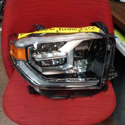 2018-20 Toyota Tundra Right Headlight Full LED 