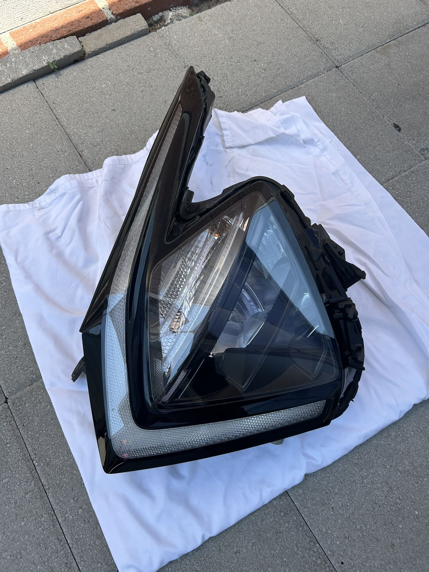 2023-2024-2025 KIA Sportage Driver Side Headlight LED OEM Used