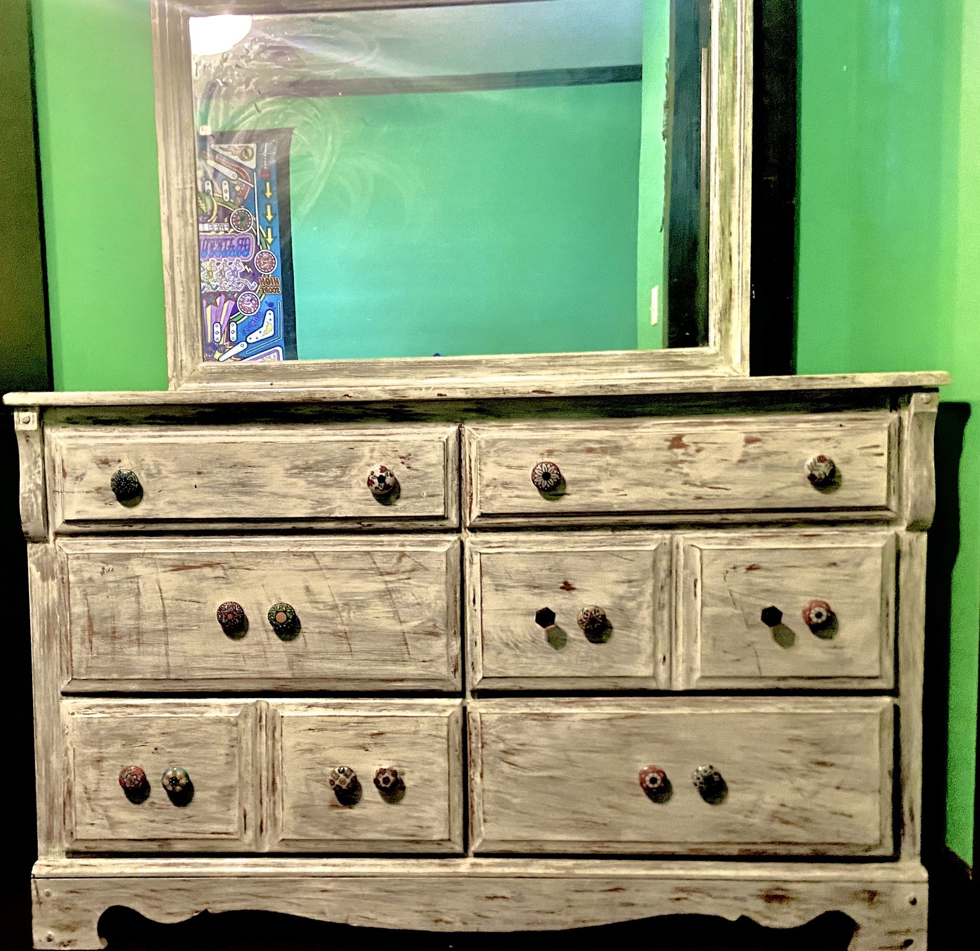 Dresser With Mirror