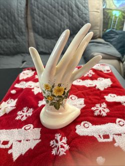 Hand jewelry holder