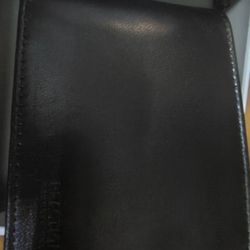 Reaction Kenneth Cole Wallet. 