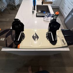 150 CM Wakeboard, size 12 bindings