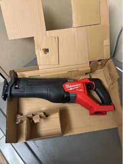 Milwaukee Sawzall M18 FUEL