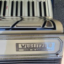 Wurlitzer Accordian 