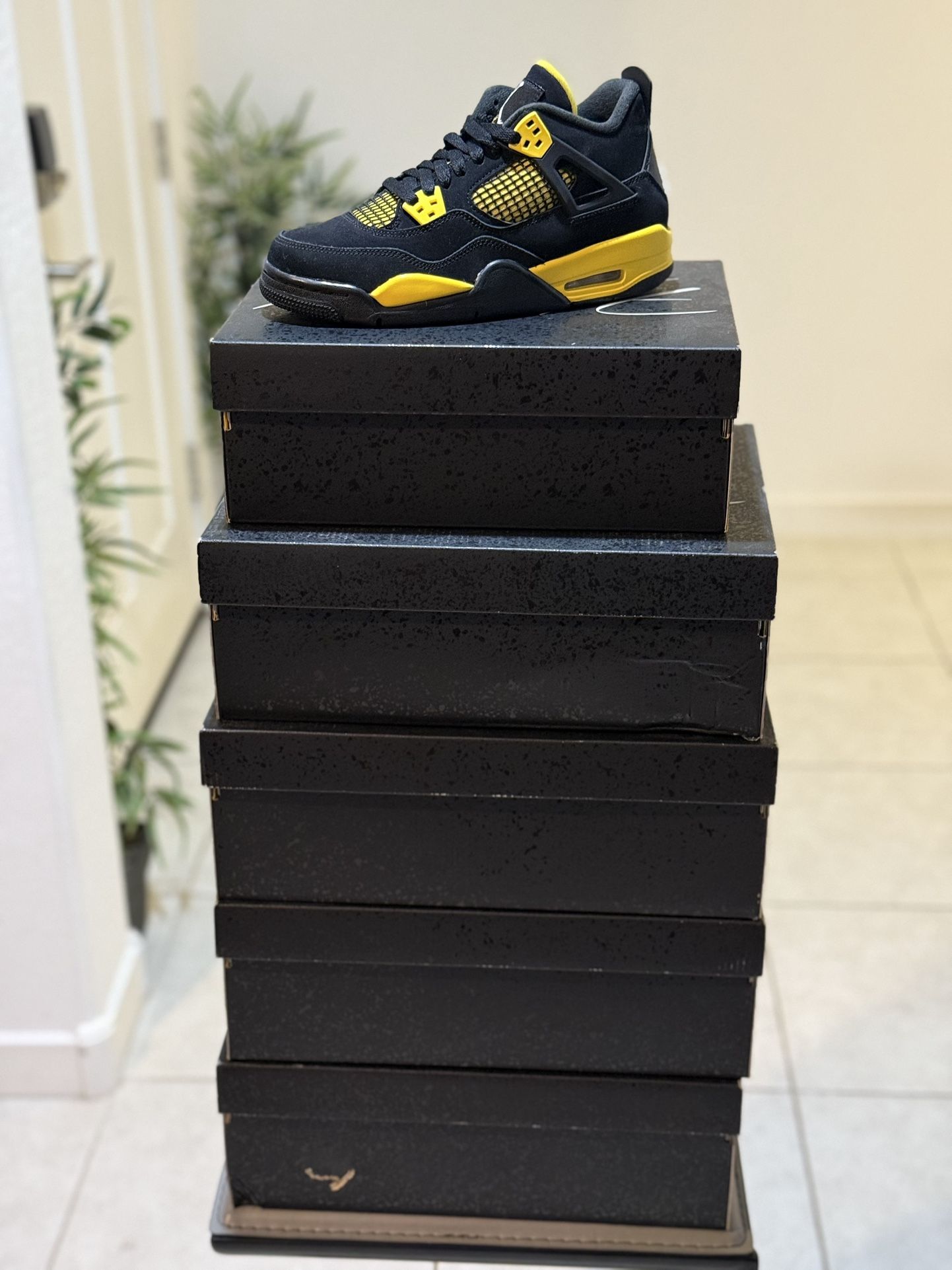 Nike Air Jordan 4 Retro Thunder 2023
