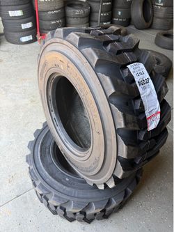 Bobcat Skidsteer tire 12-16.5
