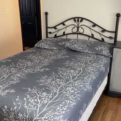 FULL SIZE BED/SHEETS