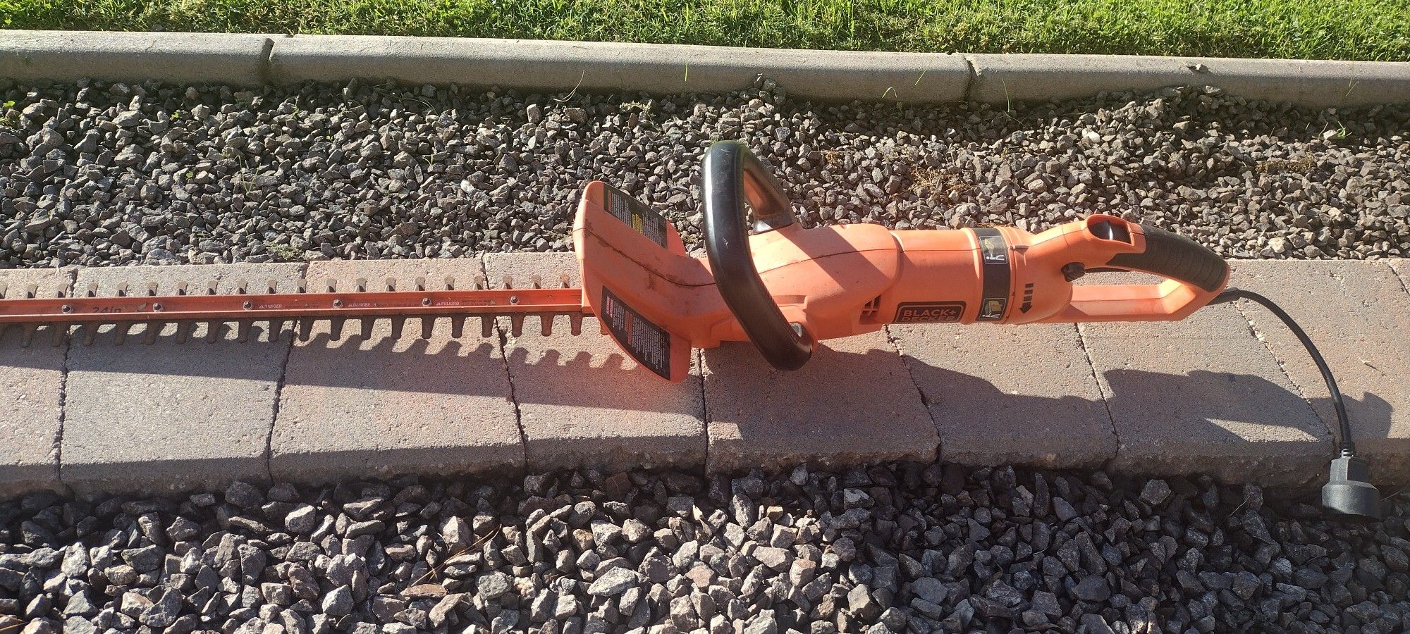 24 Inch Black & Decker Hedge Trimmers 