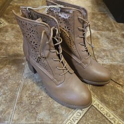 New Brown Boots 8 1/2