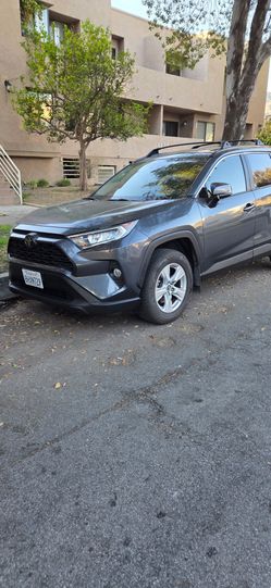 One owner 2019 rav4 xle premium