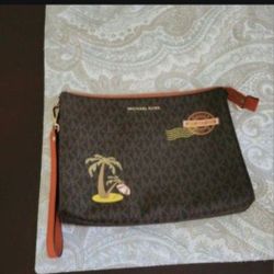 Michael Kors Wristlet 