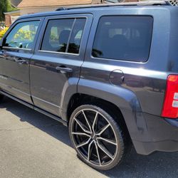 Jeep Patriot, Clean Title, Low Miles, Smogged, Registered, 4 Cylinder Gas Saver, 22"rims, Runs And Drives Great 