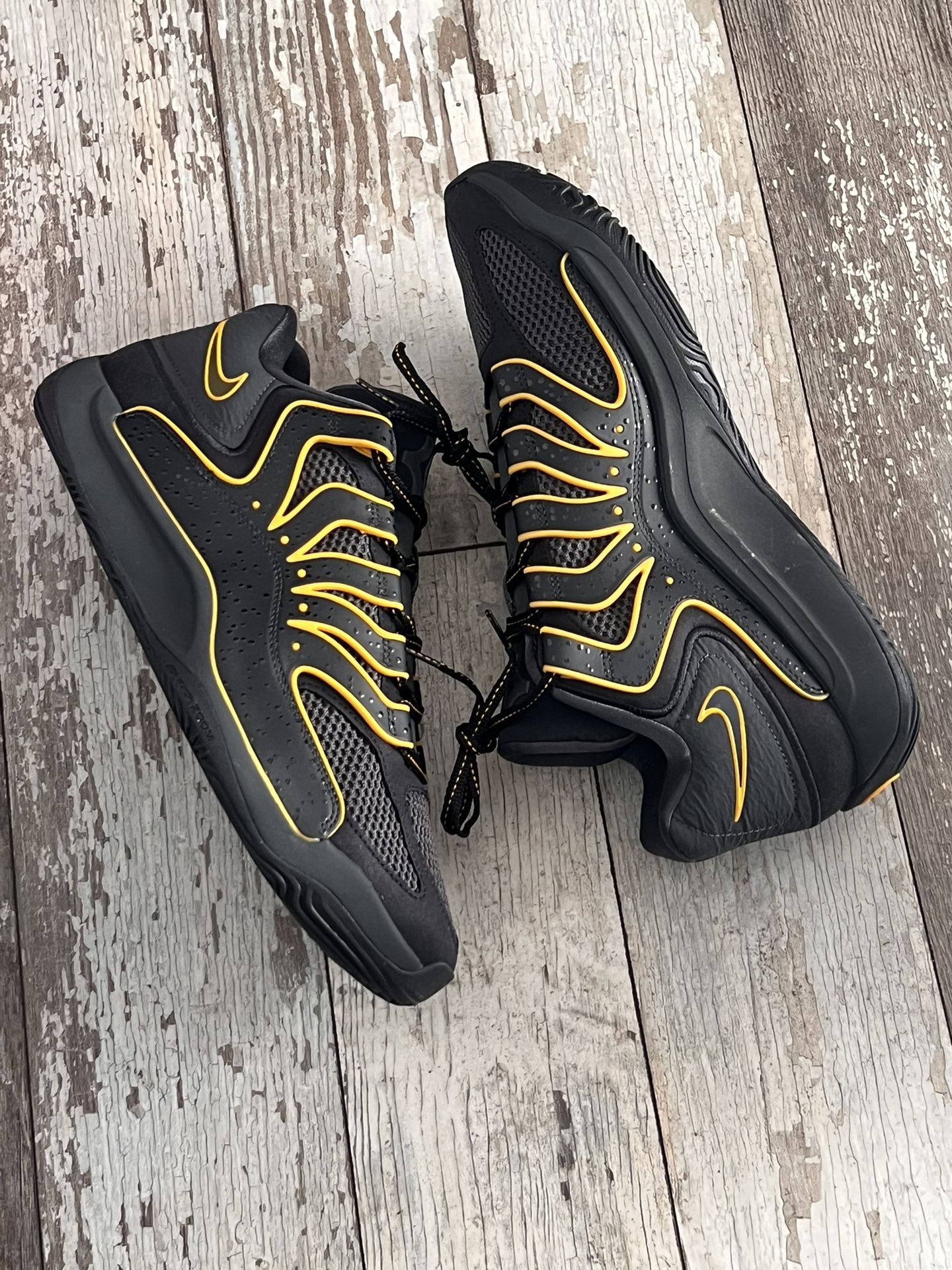 Men’s Size 11.5 Nike KD 18 Basketball Shoes