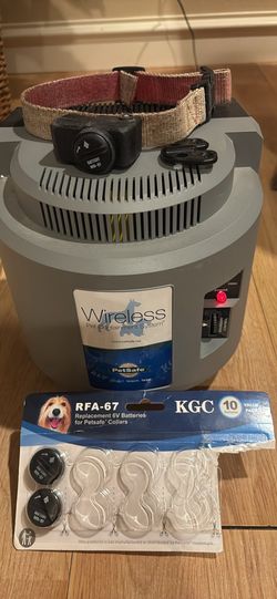 Wireless shock collar pet containment system with collar