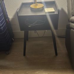 Nightstand, Mid Century Modern Side Table Bedroom with Storage, Small End Bedside Table with Solid Wood Legs for Living Room, Office Small Spaces (Bla