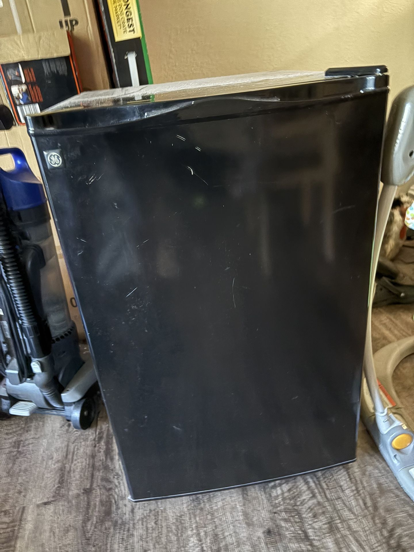 GE Mini Fridge 