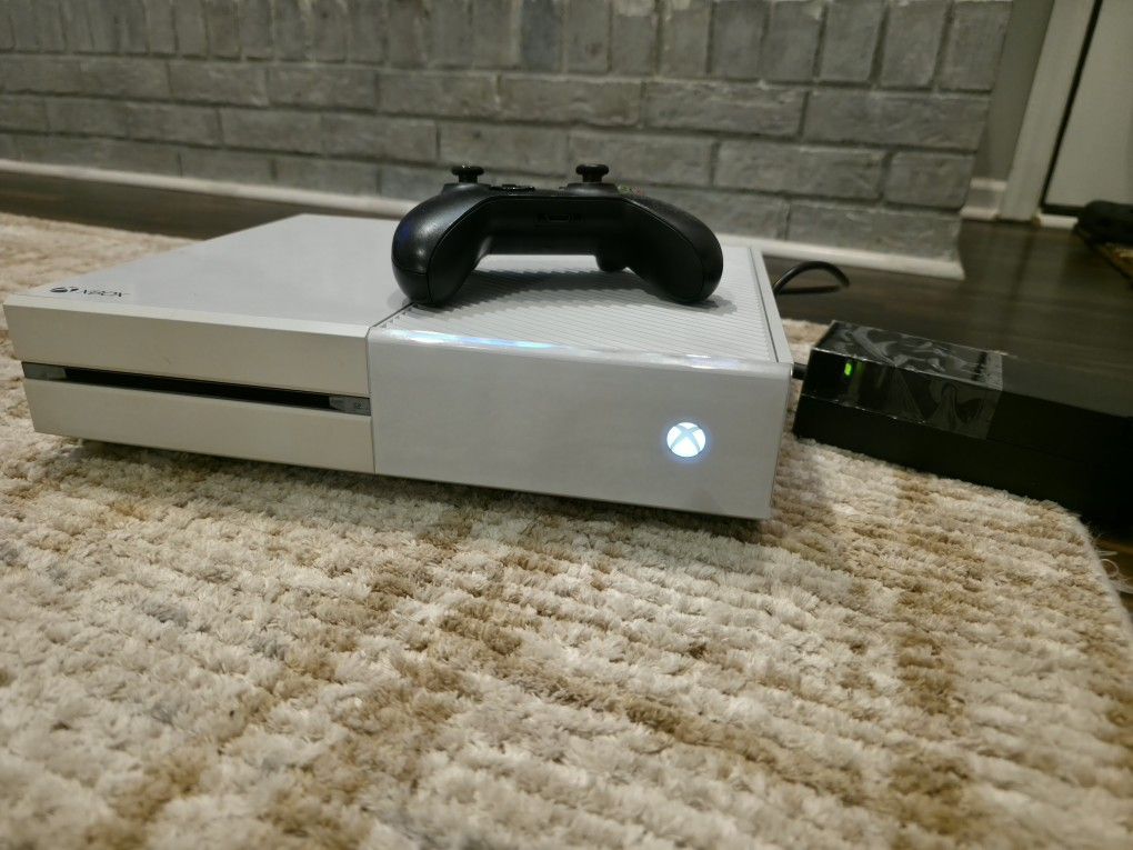 Xbox One w/ Controller & Games