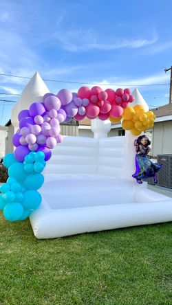 White Castle Bounce House With Ball pit