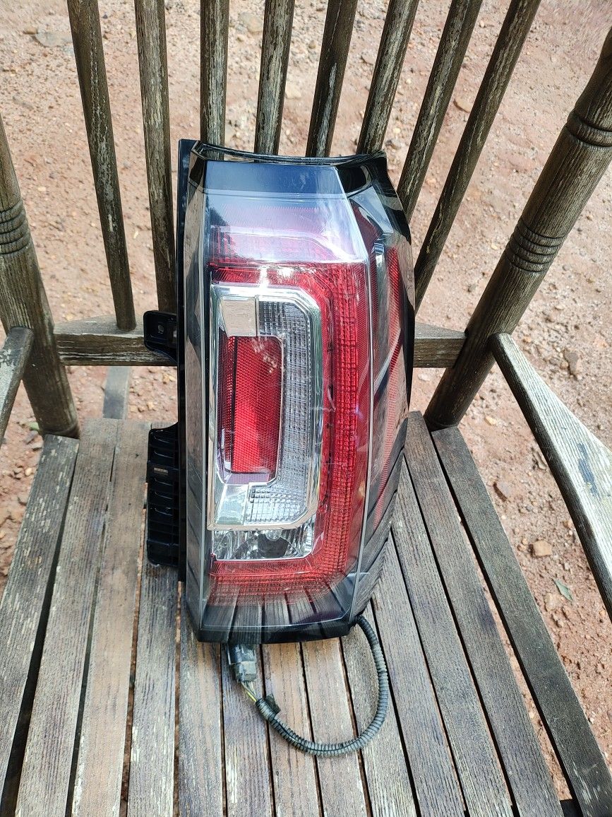 Right Hand Tail Light For 2015 To 2020 GMC Yukon