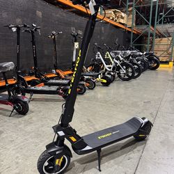 Built-in front and rear shock-absorbing electric scooter