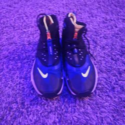 Nike Air Huarache Gripp in the "Black Indigo" colorway.