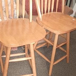 2 Bar Stools 