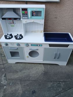 Kids kitchen play