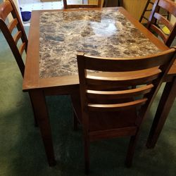 Kitchen table And Chairs 