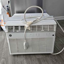 Window Air Conditioner with Remote (115-Volt, 10000-BTU) Wi-Fi enabled