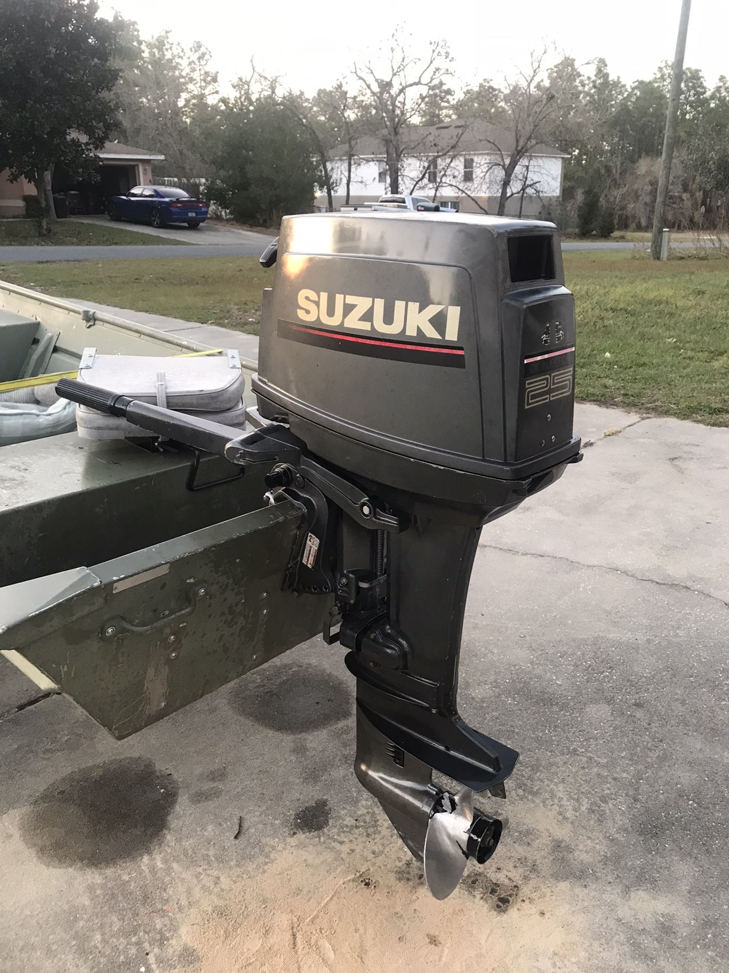Suzuki 25hp tiller outboard