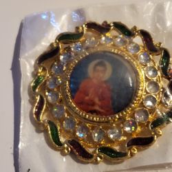 Female Hindu Prayer Brooch Pin