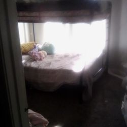 Bunk Bed Full And Twin Mattress Included Like New , Black  Soild Frame