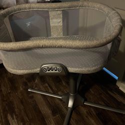 Halo Swivel Sleeper Bassinet 