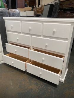 Nine drawers dresser