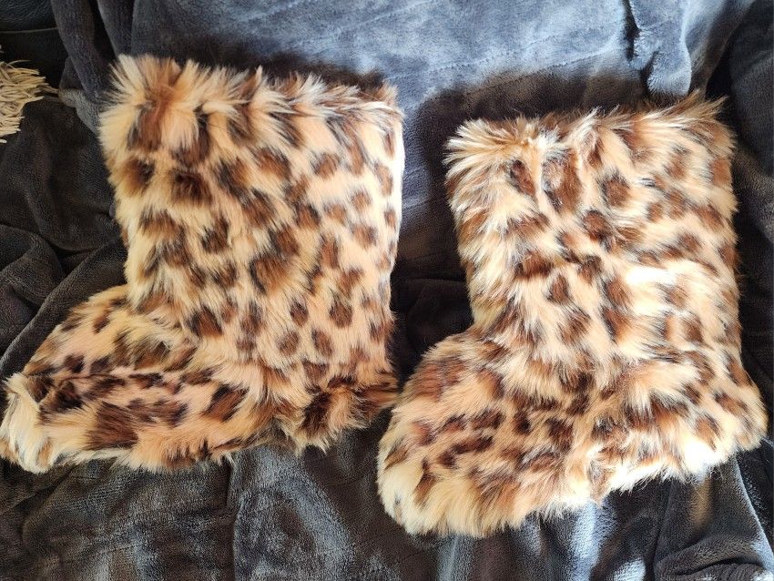 Leopard Print Faux Fur Boots - Size 8.5