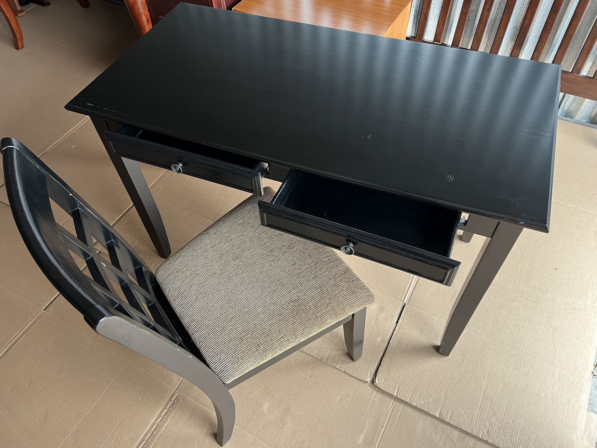 black desk with chair 