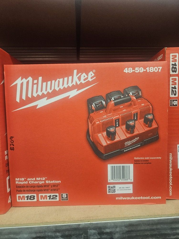 Milwaukee
M12 and M18 12-Volt/18-Volt Lithium-Ion Multi-Voltage 6-Port Sequential Rapid Battery Charger (3 M12 and 3 M18 Ports)
2.9k
