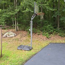 PORTABLE BASKETBALL HOOP